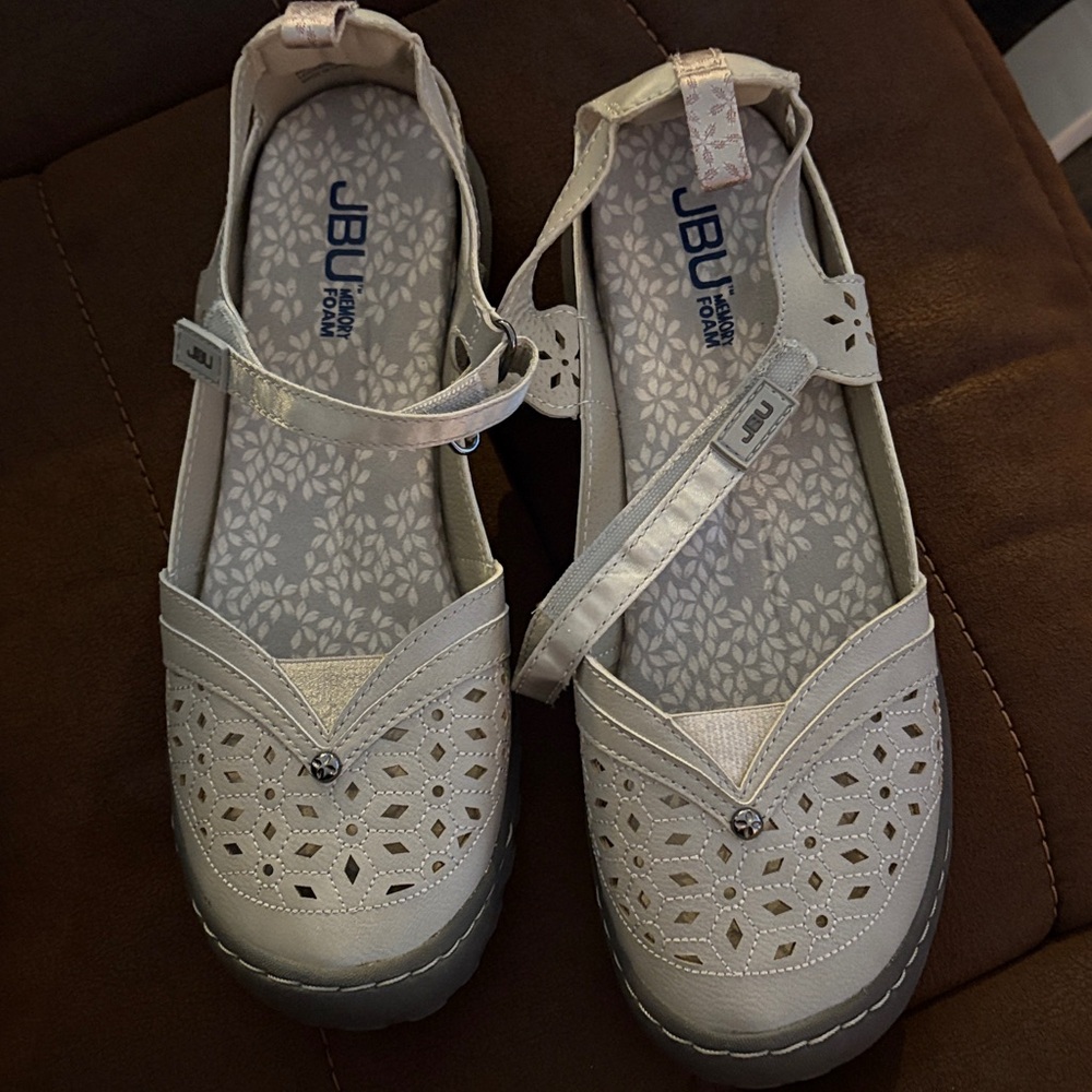 JBU Women's Light Gray Flats with Strap